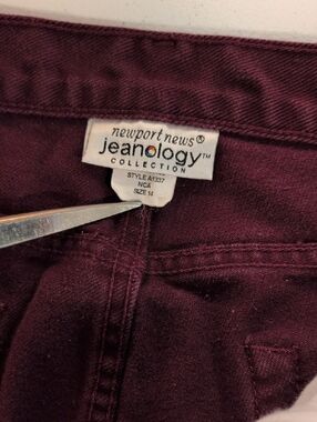 Newport News Jeanology Women's Maroon Jeans